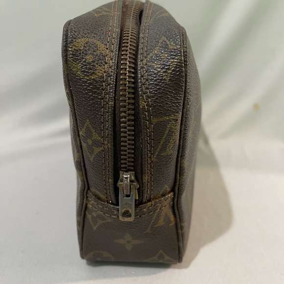 Louis Vuitton Cosmetic Pouch Trousse Toilette 23 - Picture 4 of 14